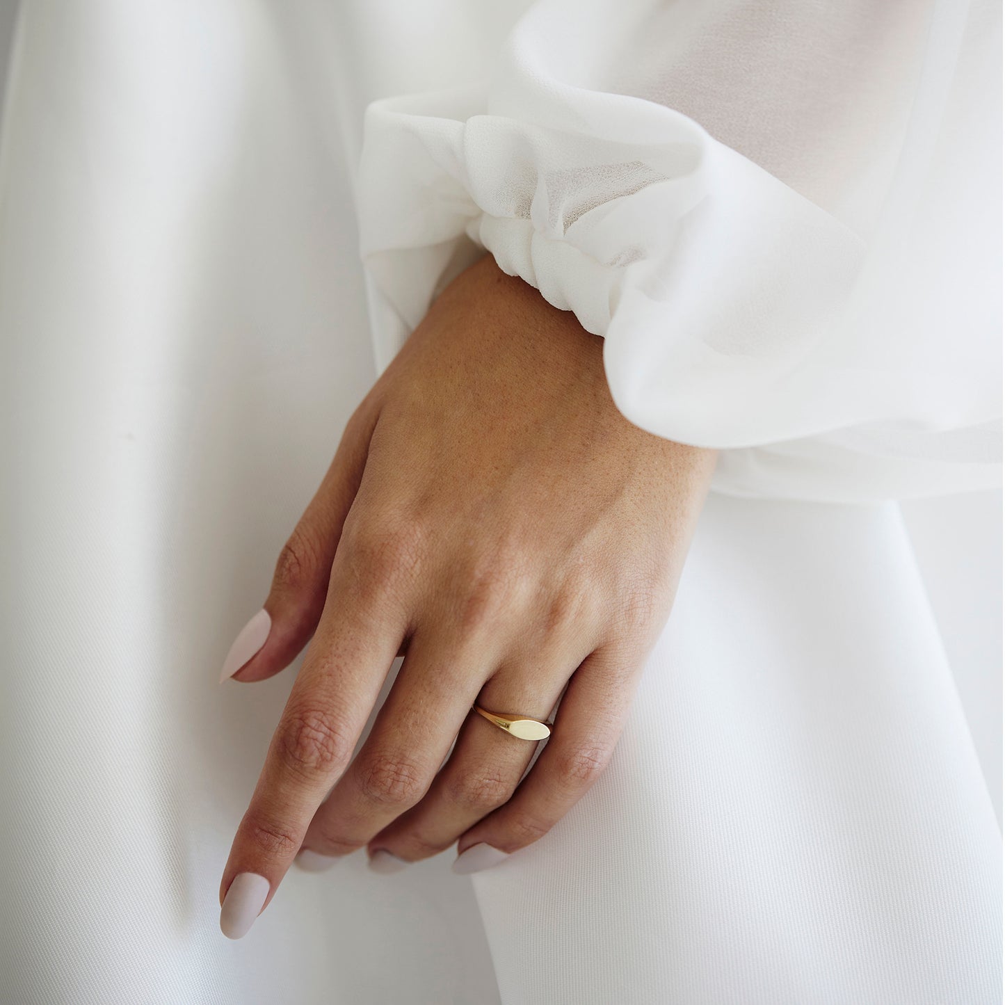 Small Oval Signet Ring | SMITH Jewellery