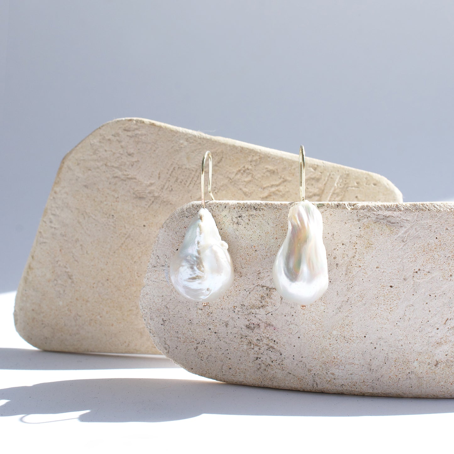 Load image into Gallery viewer, Mismatched Pearl Earrings | SMITH Jewellery

